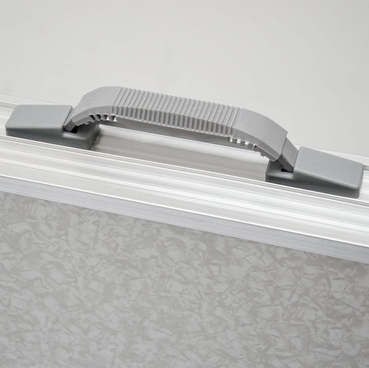 Aluminium Kampeertafel 120x60cm - Campingtafel Inklapbaar - 3-voudig Verstelbare Vouwtafel Grijs 6 Aluminium Kampeertafel 120x60cm - Campingtafel Inklapbaar - 3-voudig Verstelbare Vouwtafel Grijs - Afbeelding 4