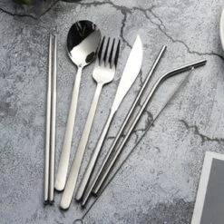 House Of Husk Reisbestek - Reis Bestekset - Chopsticks - Metalen Rietjes Met Borstel - Lepel - Vaatwasserbestendig - RVS - 7 Delig - Zilver 10 House Of Husk Reisbestek - Reis Bestekset - Chopsticks - Metalen Rietjes Met Borstel - Lepel - Vaatwasserbestendig - RVS - 7 Delig - Zilver -Beste Kampeer Winkel 1200x1200 1084